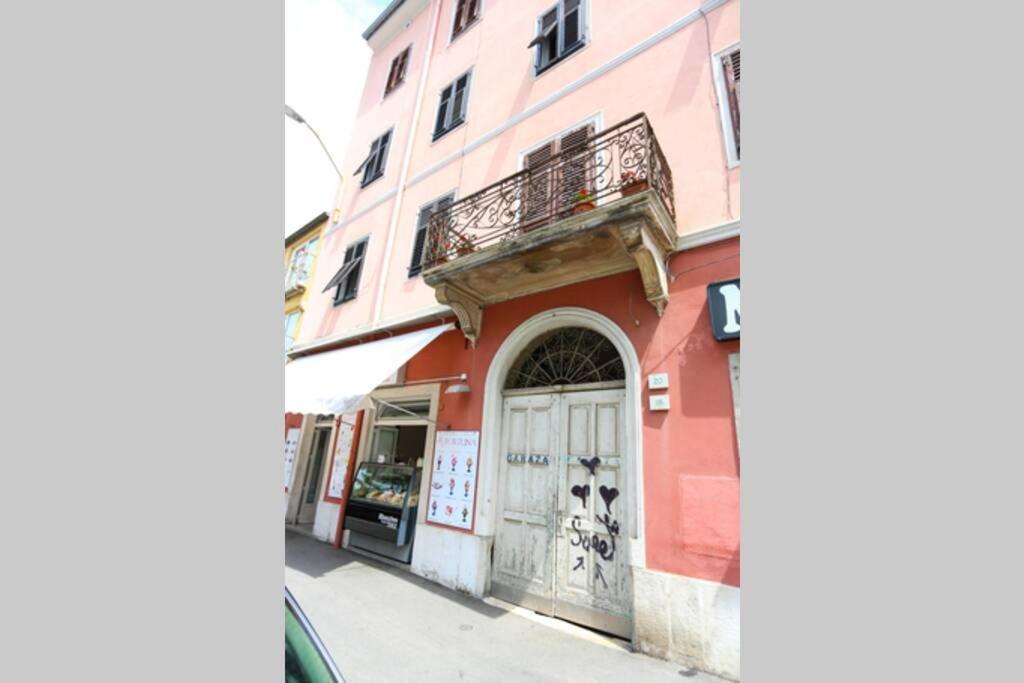 Charming Apartment In Town Center Пула Екстериор снимка