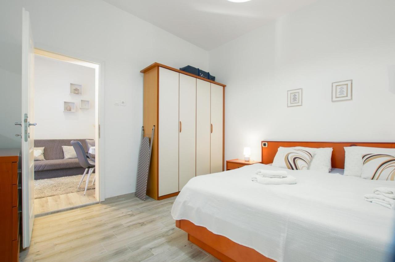 Charming Apartment In Town Center Пула Екстериор снимка