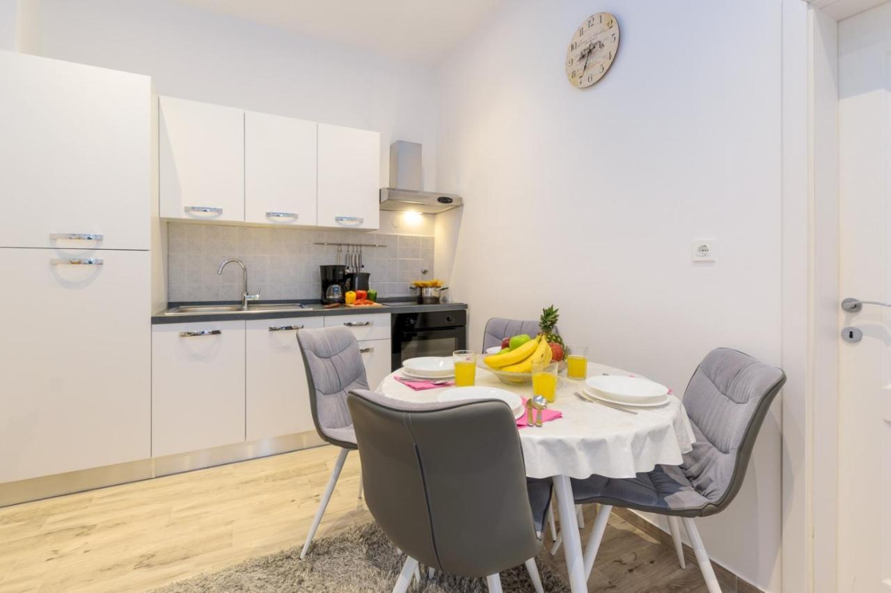 Charming Apartment In Town Center Пула Екстериор снимка