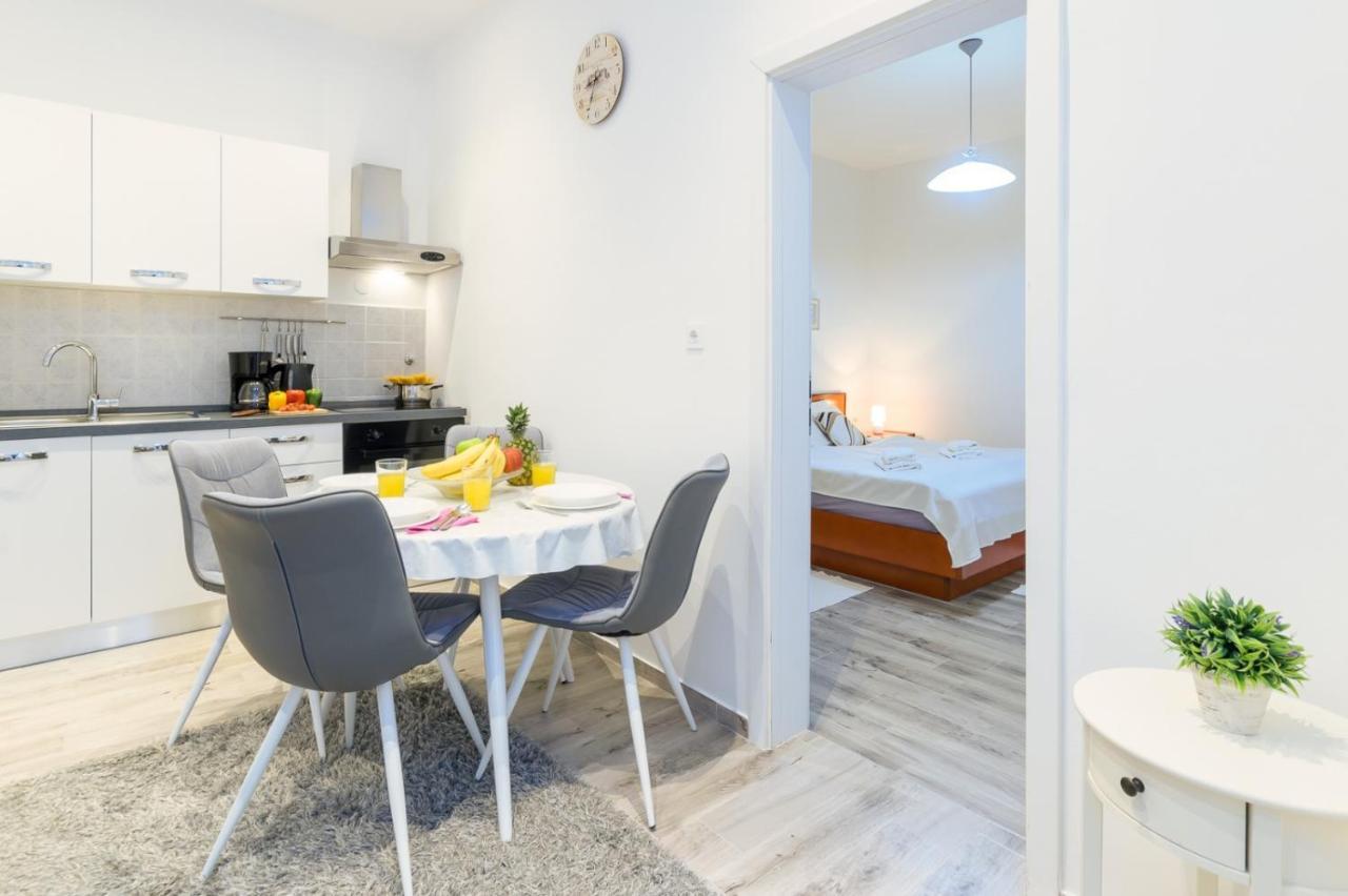 Charming Apartment In Town Center Пула Екстериор снимка
