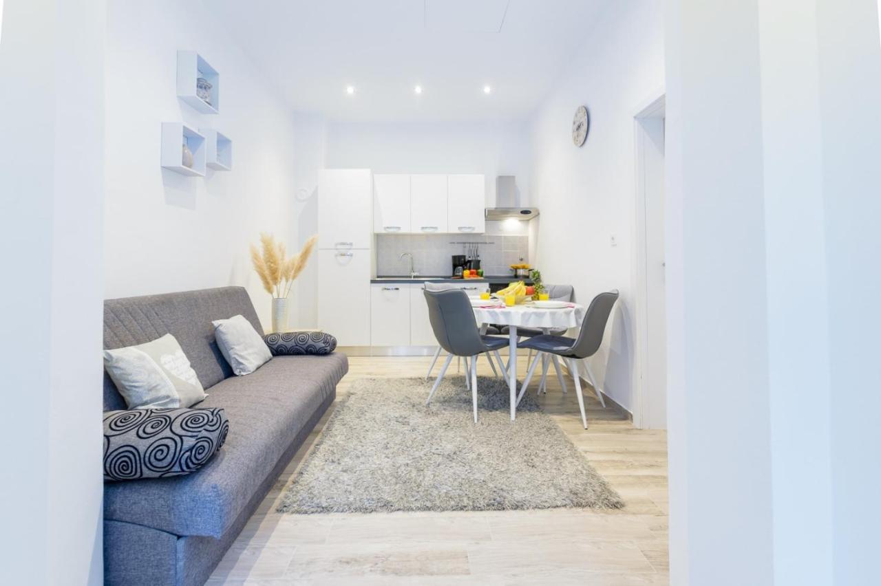 Charming Apartment In Town Center Пула Екстериор снимка